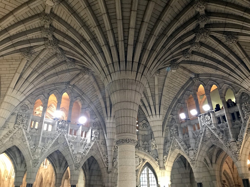 Detalhes góticos do Parlamento em Ottawa