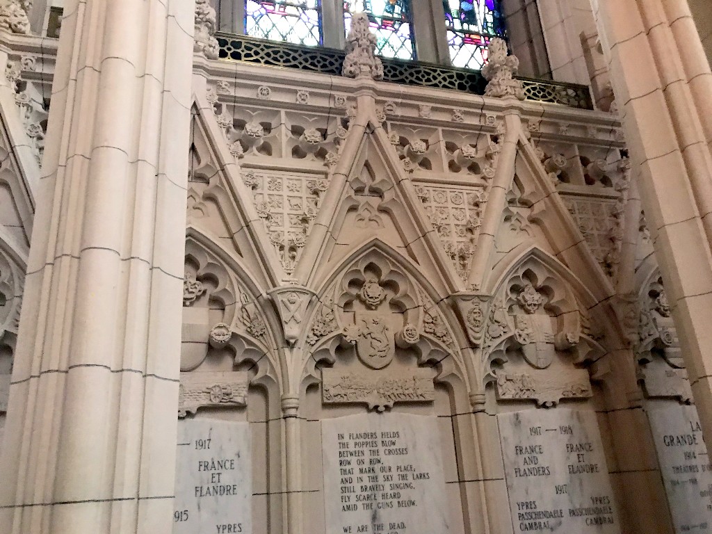Detalhes góticos da Memorial Chamber