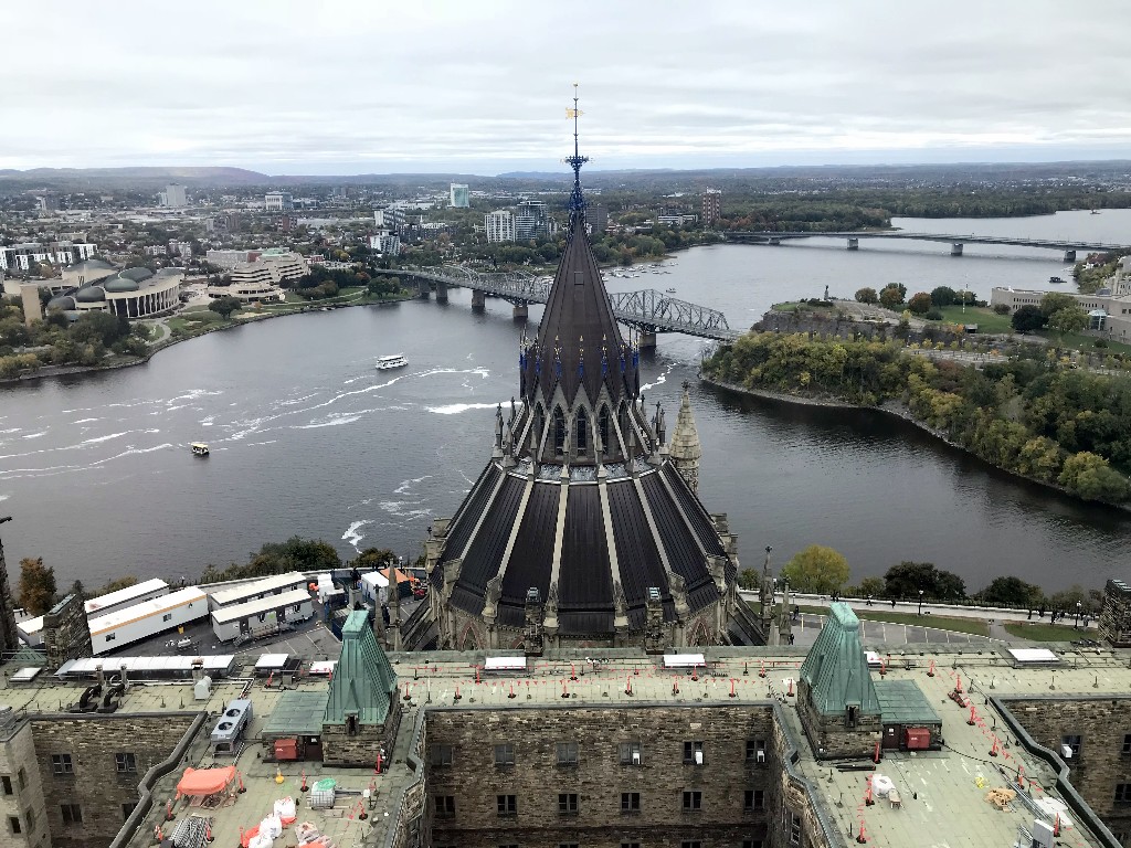 O topo da Biblioteca, Rio Ottawa e Gatineau