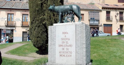 Escultura a Loba Capitolina em Segóvia