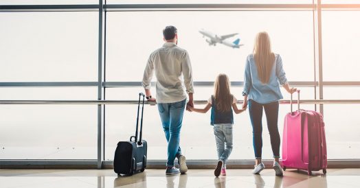 Família viajando para a Europa