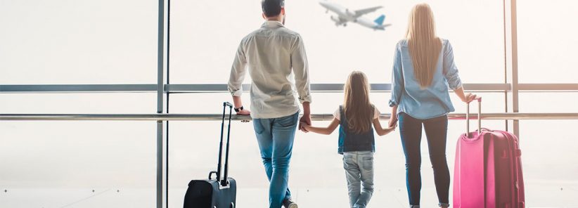 Família viajando para a Europa