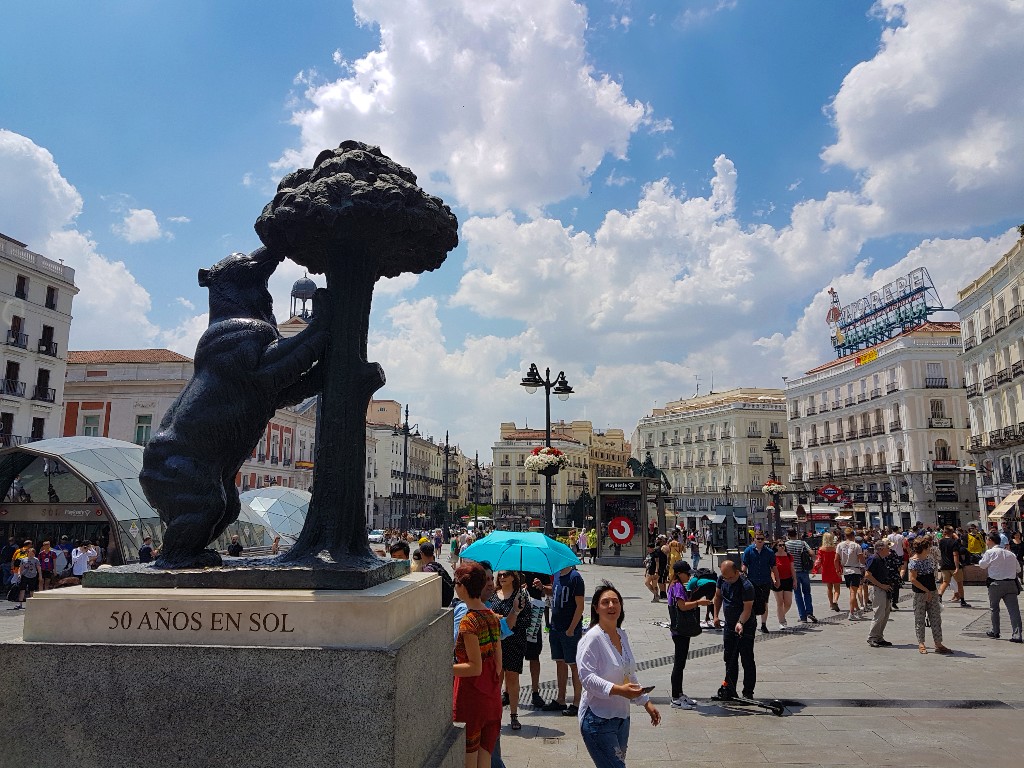 Escultura "El Oso y el Madroño" na Puerta del Sol