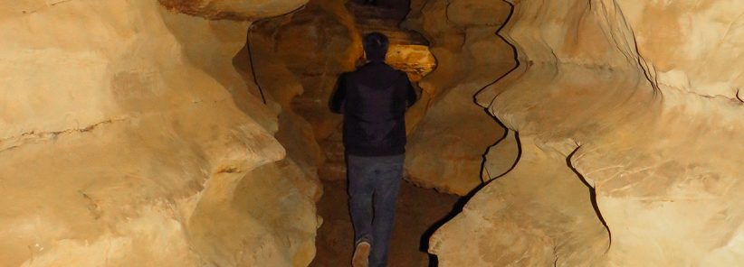 Caminhando pelas Echo Caves na África do Sul