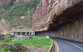 Túnel de pedra na Champan's Peak Drive