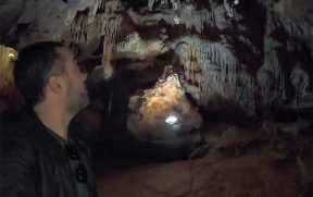 Vendo as Estalactites das Echo Caves