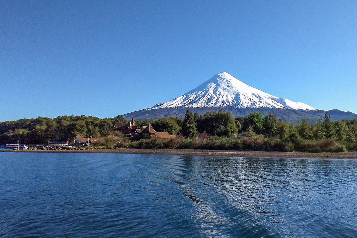 Vulcão Osorno visto do Lago de Todos los Santos