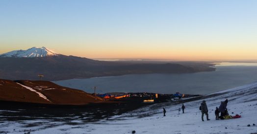 Lago Llanquihue e vulcão Calbuco vistos do Osorno