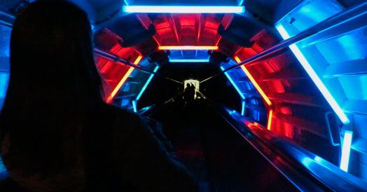 Escadas rolantes no interior do Atomium
