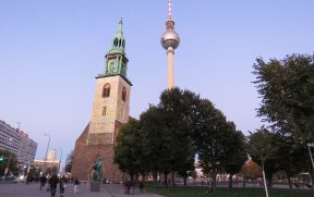 St. Marienkirche e torre de televisão